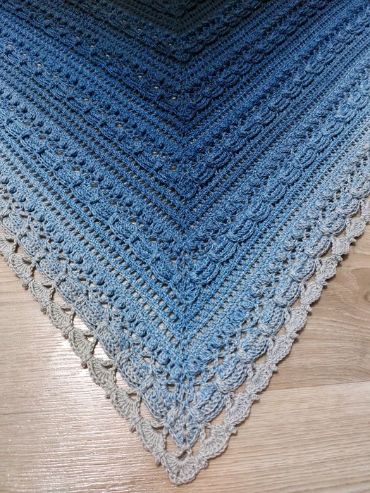 Продам шаль-бактус вязаный