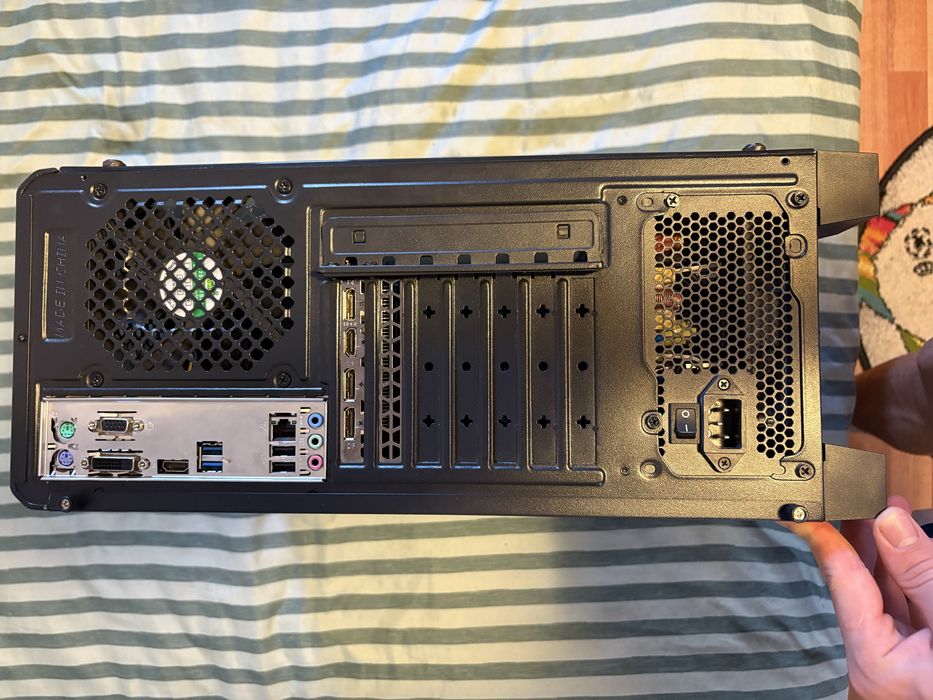 Calculator gaming vand urgent am nevoie de banii
