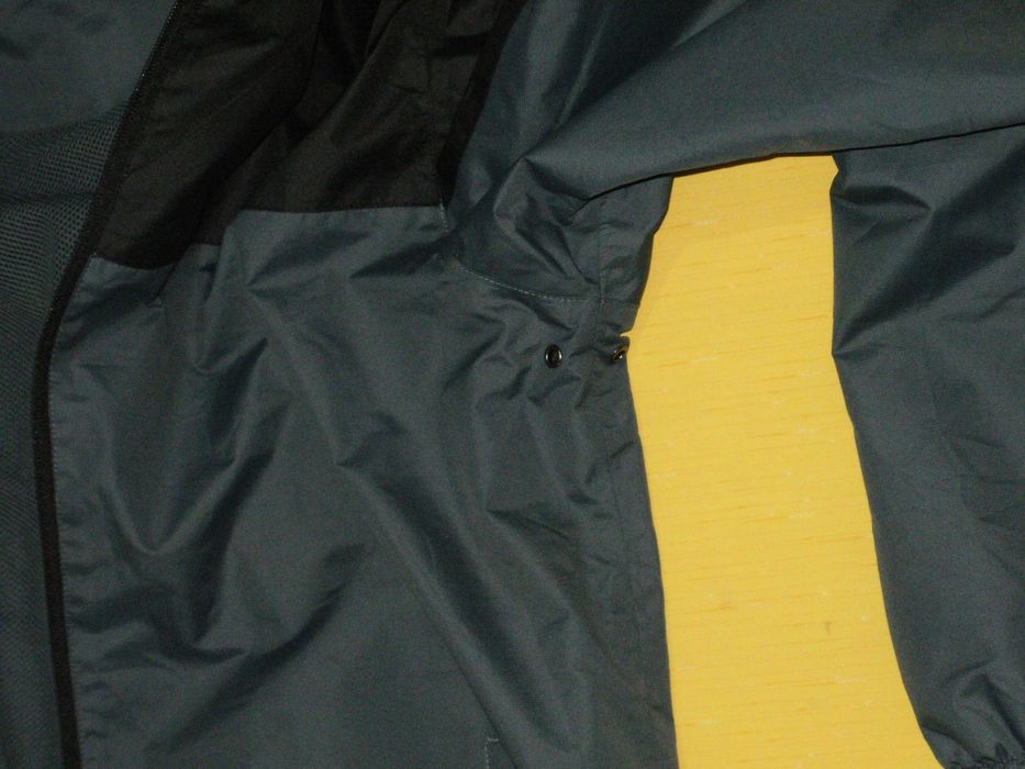 HUMMEL оригинална нова мъжка ветровка L