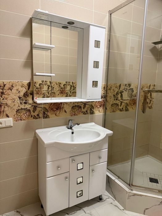 Раковина с зеркалом