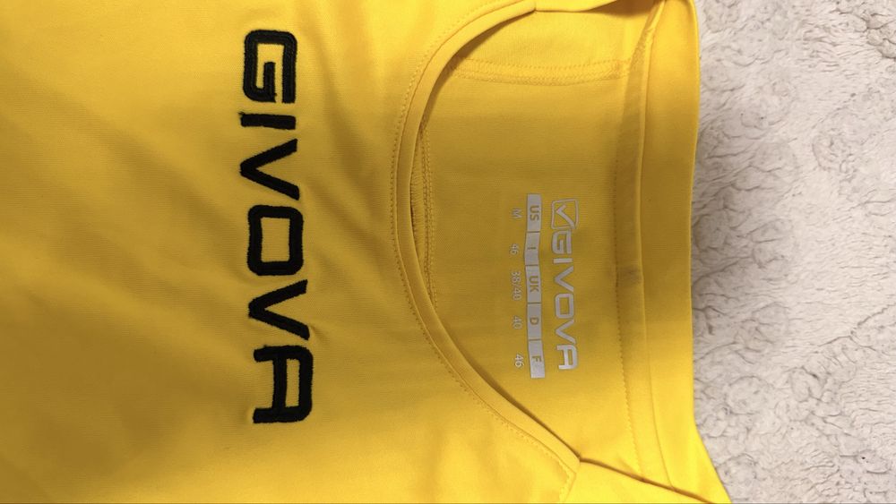 Костюс GIVOVA , не ношеный