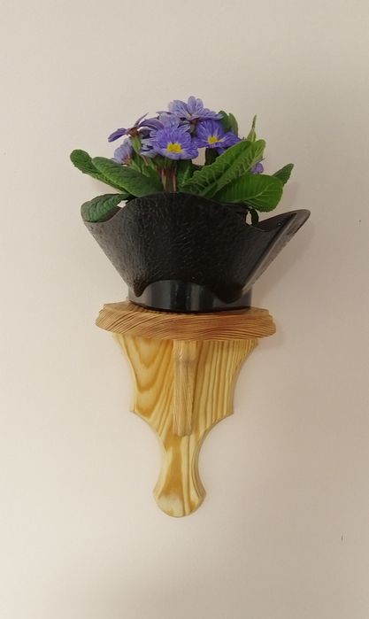 Цветарник /стенна поставка за цветя