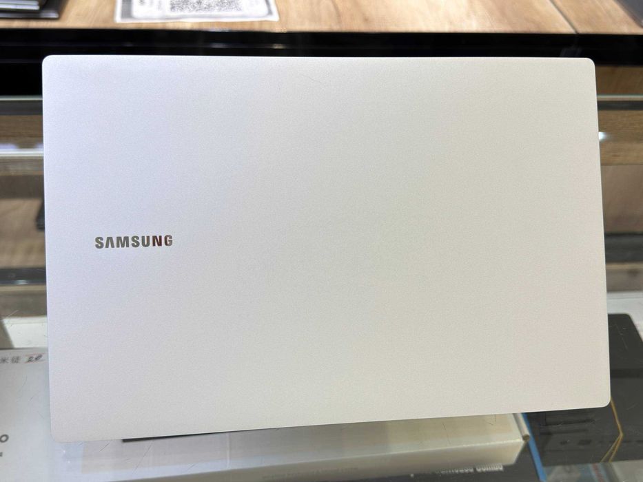 Samsung Galaxy Book2 Pro 13.3" OLED Core i7-1260P ram 8 ssd 512