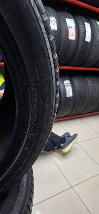 Yokohama zimni 275/40/21 oldi orqasi 315/35/21 kop yurmagan  yaponiya