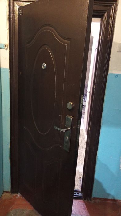 Дверь входная Б/у