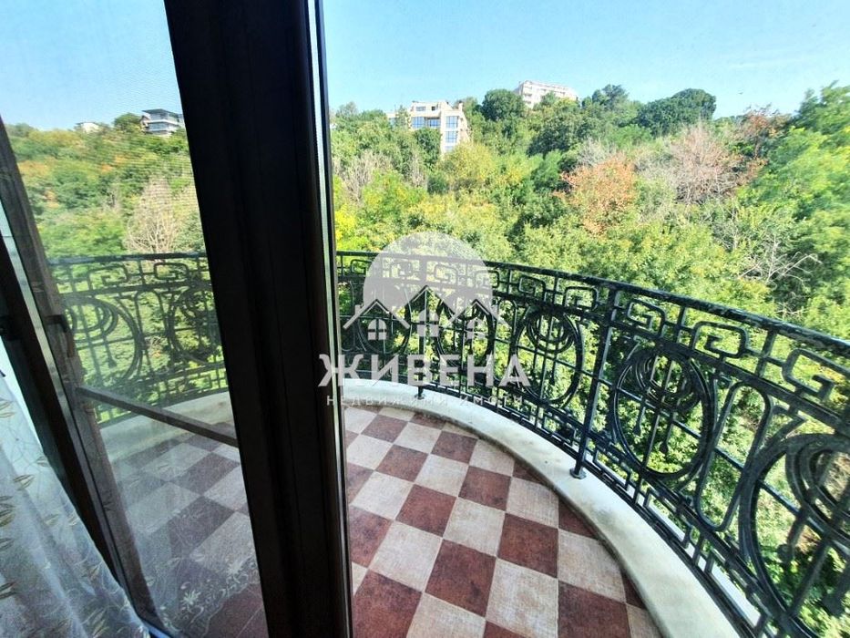 Продава луксозен 3-стаен апартамент, к.к.Слънчев ден, първа линия