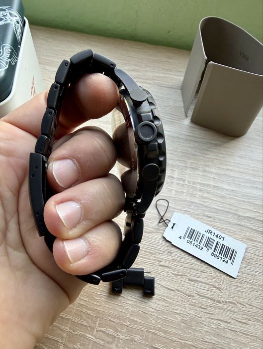 Продавам часовник Fossil JR1401