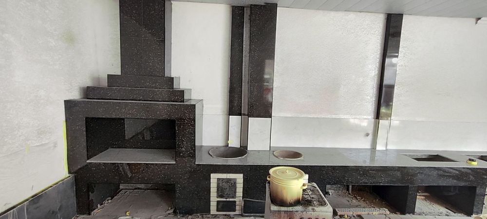 Летняя кухня барбекю цоколь гранит кафель брусчатка хизмати