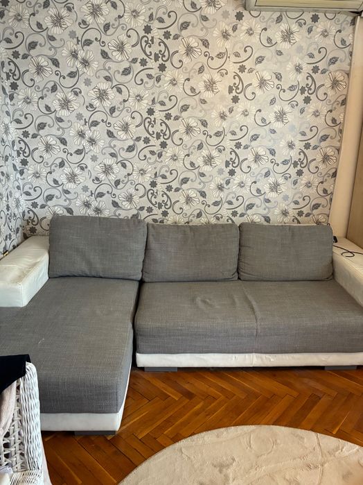 Продавам ъглов диван-спалня и двукрилен гардероб в добро състояние