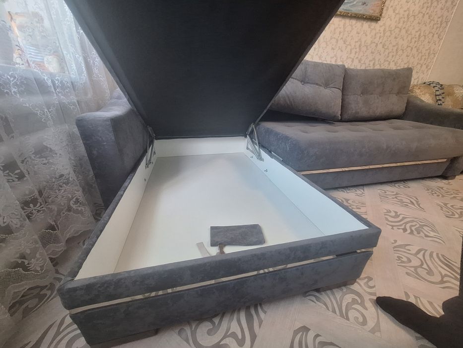 Продам современный диван