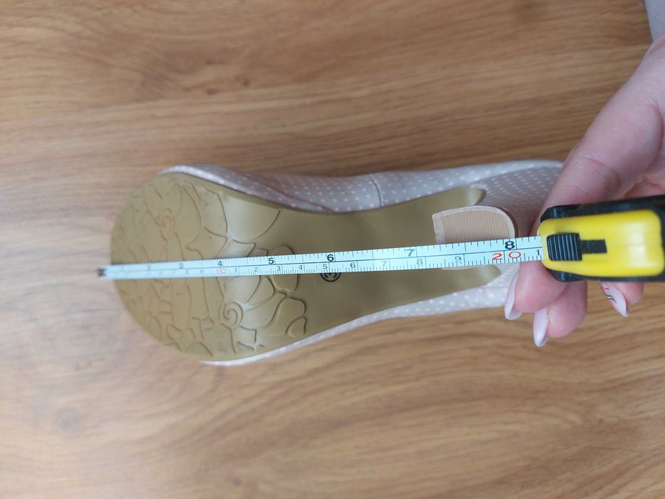 Обувки розови с ток