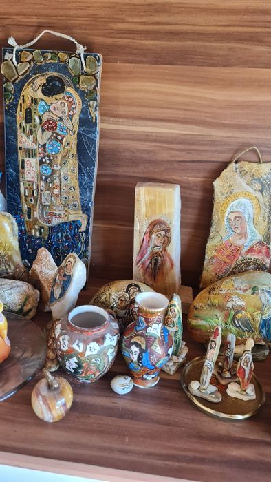 Vand picturi vechi in ulei si goblenuri inramate