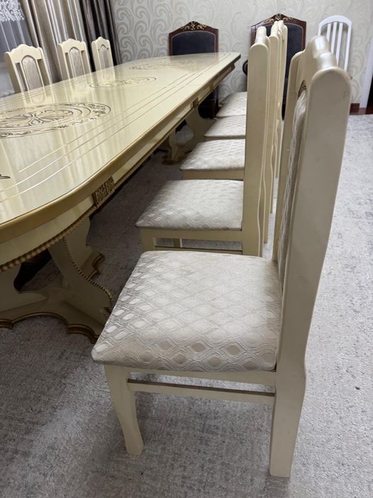 Стол со стульями