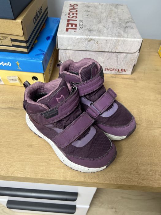 Продам детскую обувь.