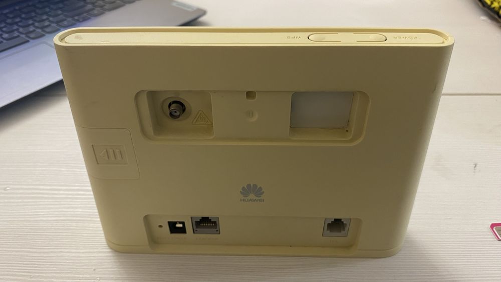 Wi-Fi роутер Huawei B311-8D47 + 4G