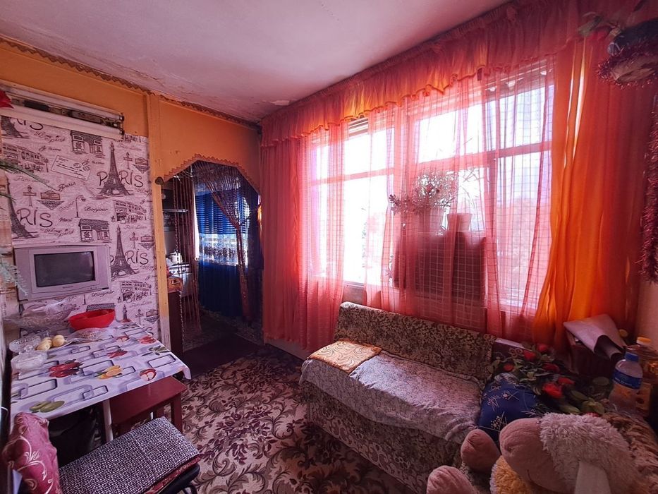 Продаётся 2-ух комнатная квартира в кирпичной доме в районе Киргили