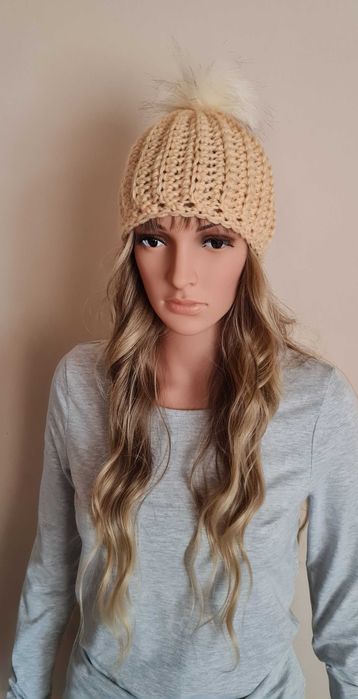 Ръчно плетени на една кука шапки