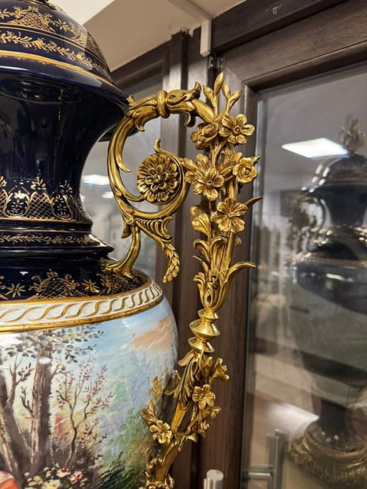 Doua vaze meissen din portelan pictat si elemente bronz