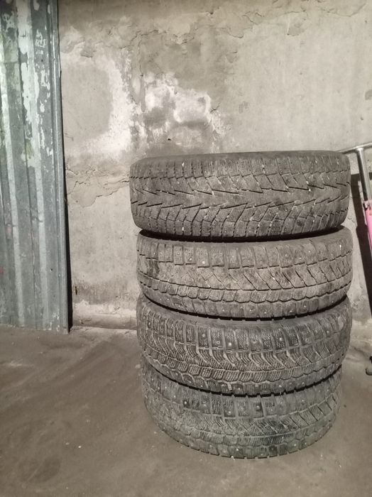 Продам зимние шины от лады