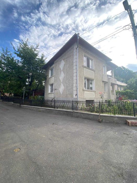 Vila ultracentrala, zona MC DONALDS, 6 camere, 4 ari teren