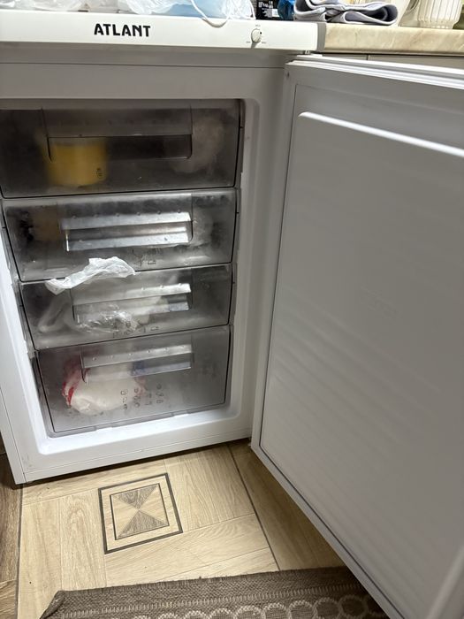 Срочро продаю морозильник-шкаф ATLANT