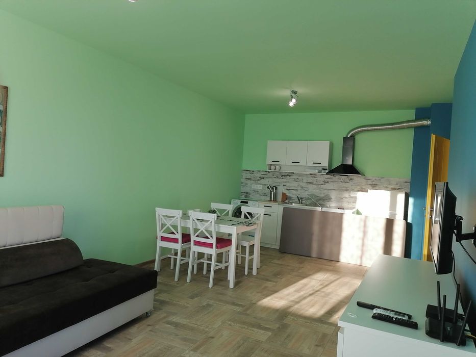 Дава се под наем Двустаен апартамент в к.к. Св.Св. Константин и Елена - 60 кв.м за 700 € - Снимка #3