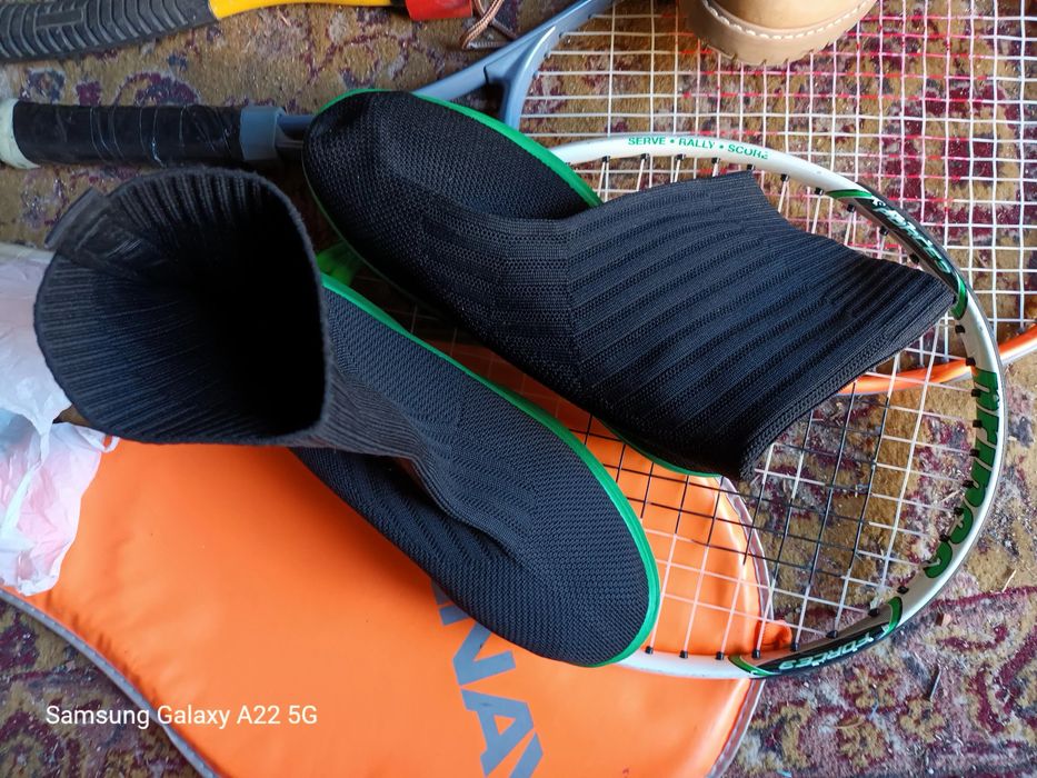 Cizme noi aduse din Anglia