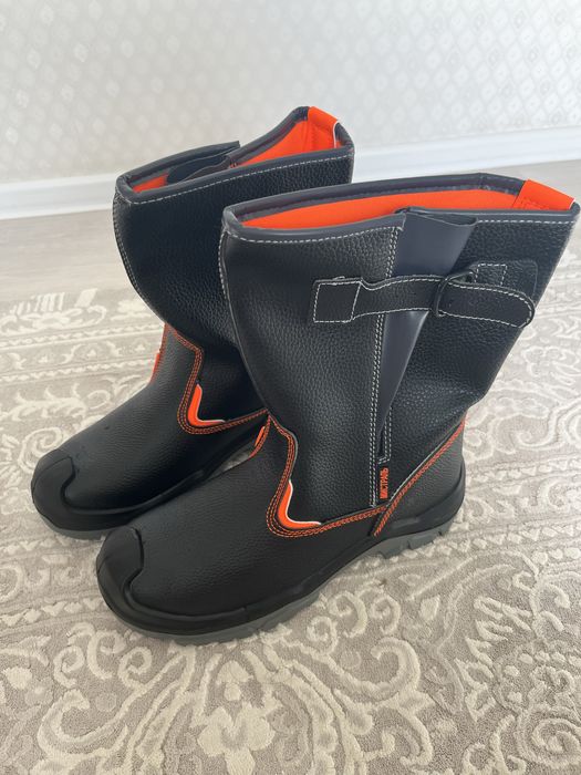 Продам спец обувь