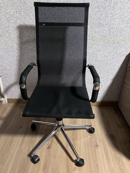 продаётся офисное кресло