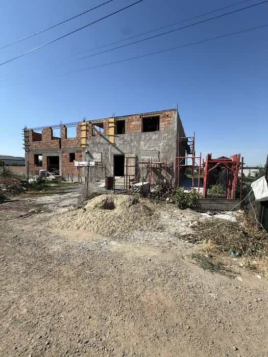 Casa la Rosu Nefinalizata Varsatura