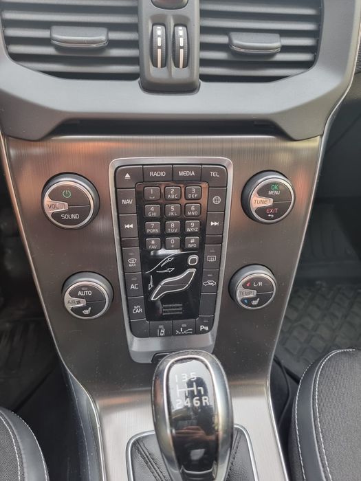 Volvo V40 VEA Momentum*Albastru*190CP*Diesel