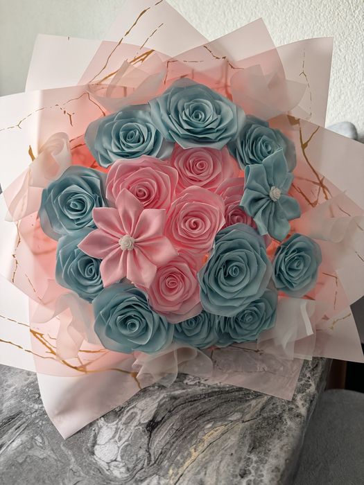 Buchet trandafiri satin 150 de lei