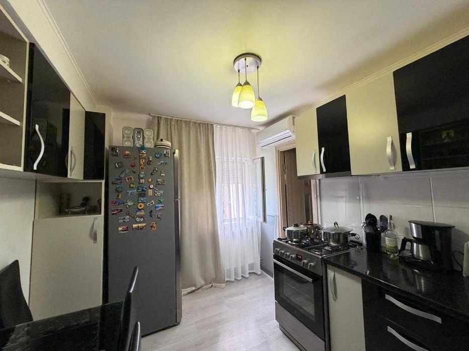 Vand/Schimb Ap 4 Cam Decomandat St 2  Str.Stolnicul Vasile cu Casa sau Ap 2-3 Cam St 2