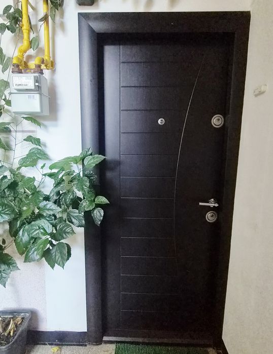 Apartament 3 camere, 56 mp utili + balcon închis, centrală proprie, etaj 3/4 – zona Corvin, Hunedoara