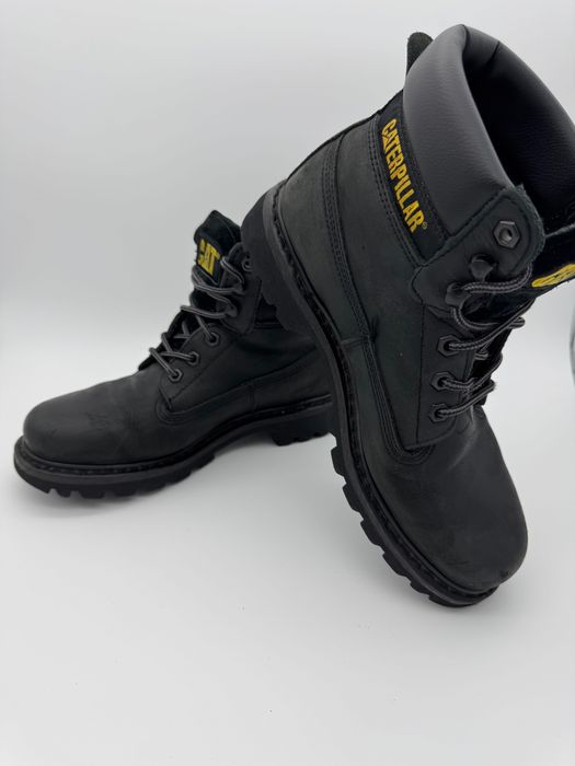 Продавам боти Caterpillar