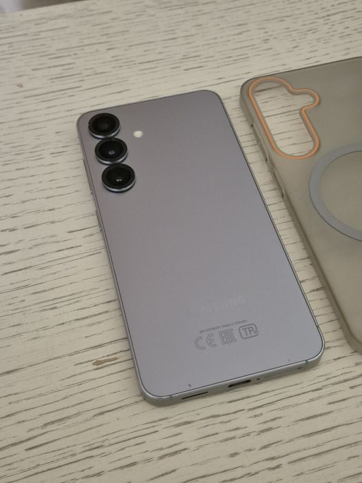 Продам Samsung S25 12/128 gb silver