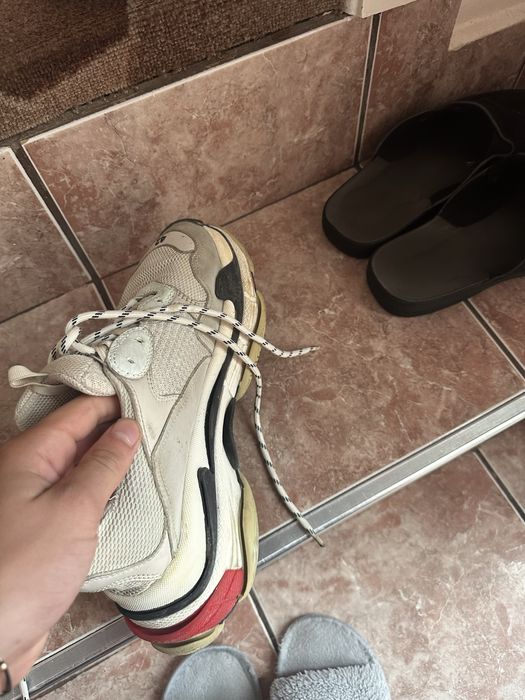 Se vinde balenciaga triple s