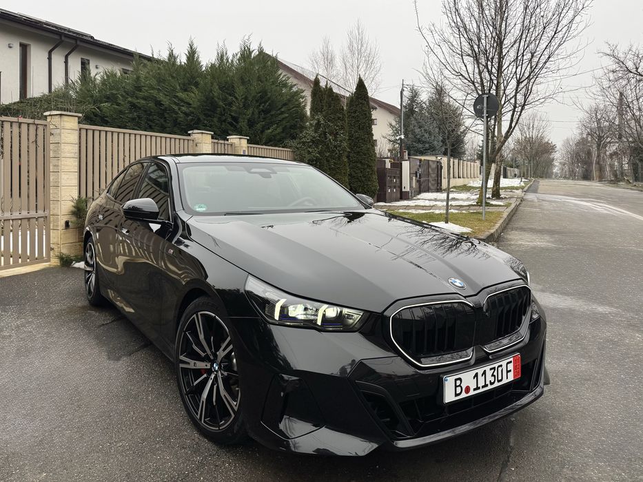 BMW 520D xDrive MHEV 2025/07 FULL M PRO 4x4 18.500KM ICONIC GLOW R20”
