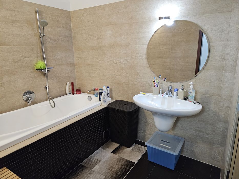 Inchiriez apartament cu 3 camere in Cartierul Latin bloc C1!