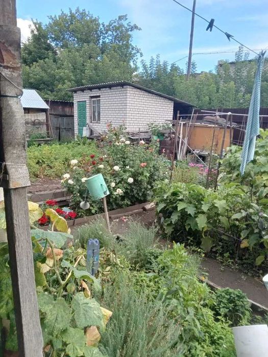 Продам дом на Восточном с огородом.