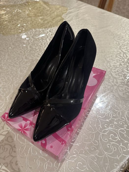 Toʻy marosimlar uchun chiroyli tufli