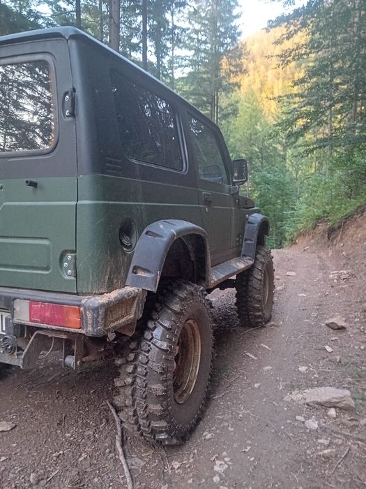 Vând Suzuki Samurai