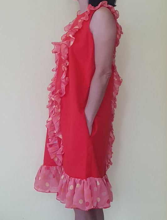 Червена рокля с шифонени къдри р-р М