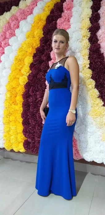 Rochie albastra.