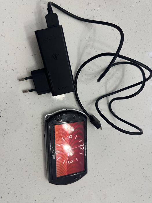 Vand psp go sau schimb cu controller de switch 2