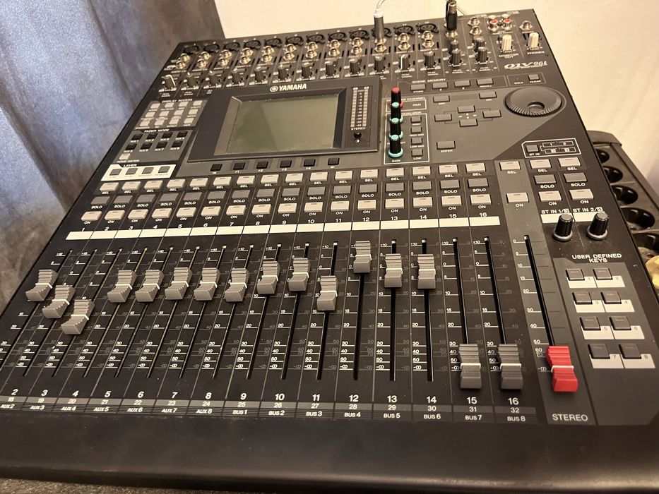 Yamaha V01 96i mixer