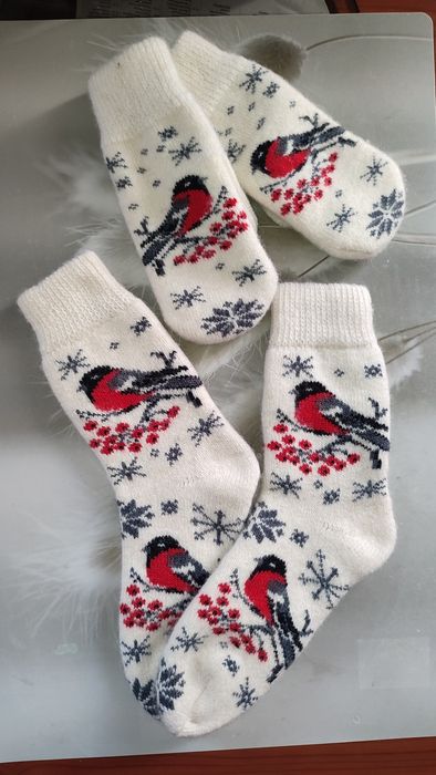 Вязаный шерстяной комплект