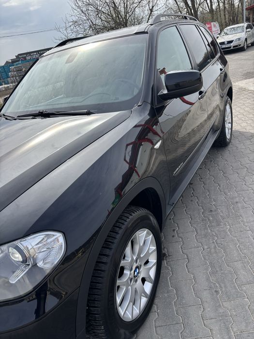 Vand BMW X5 motor 3.0 180KW an 2012 in conditii foarte bune!!