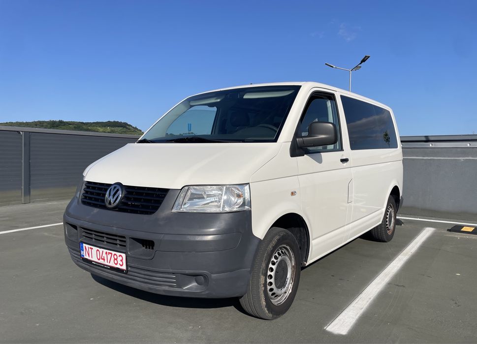 Inchirieri Dube VW Transporter 8+1 locuri