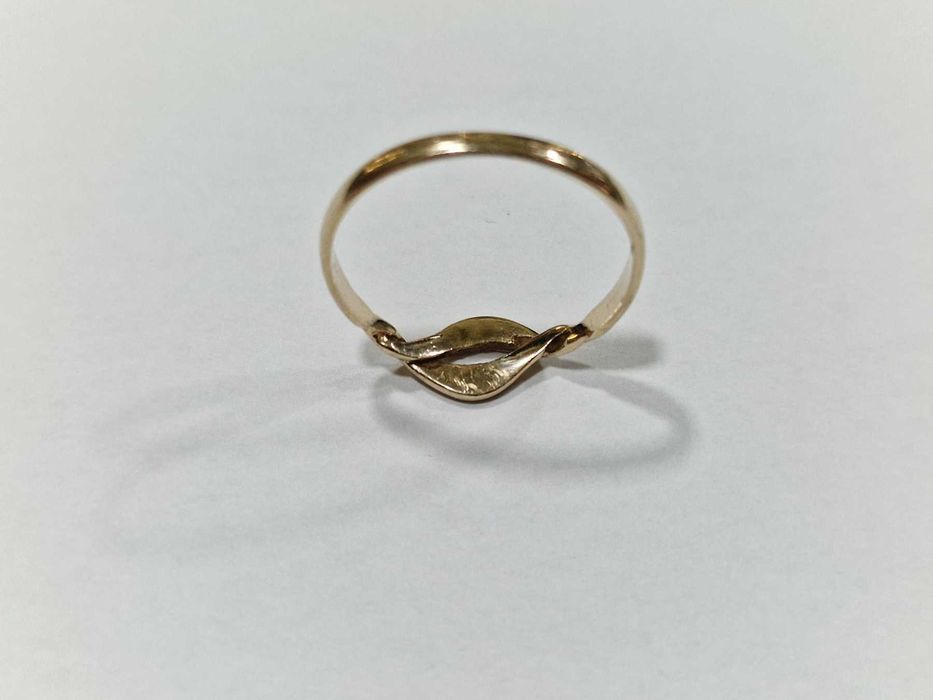 Дамски златен пръстен 14К / 1,81 гр.